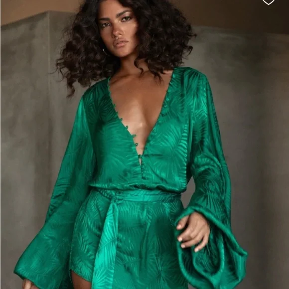 green rat and boa dress Green Paisley Printed Gathered V Neck Mini Dress – AX Paris
